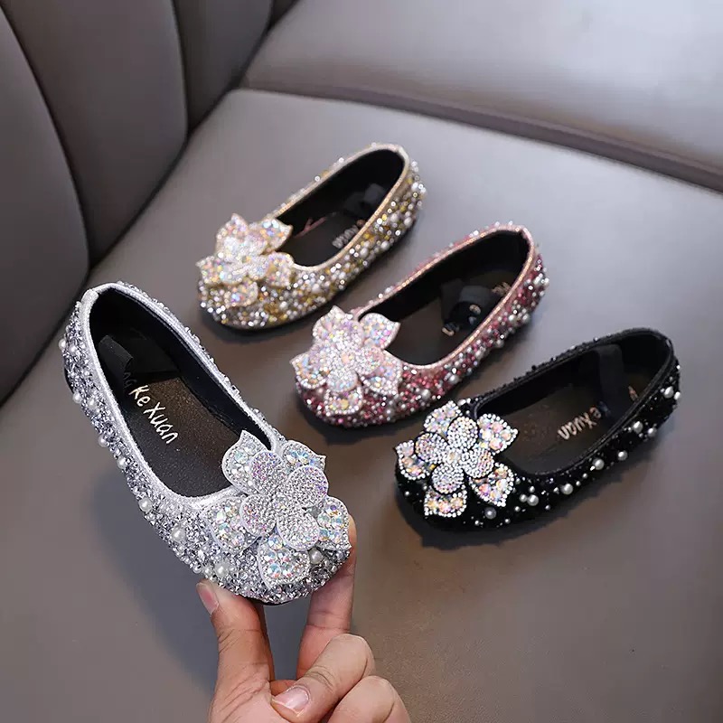 Bow baby shoe