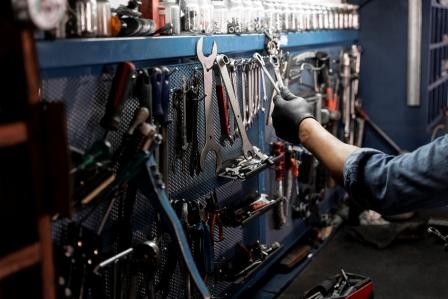 Auto & diy tools garage & workshop